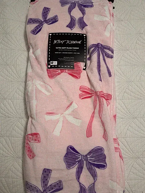 Betsey Johnson Oversize Plush Throw Blanket Purple, Pink, White Bows 60 X 70
