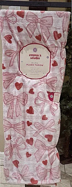 Bows And Hearts Plush Throw 50x70