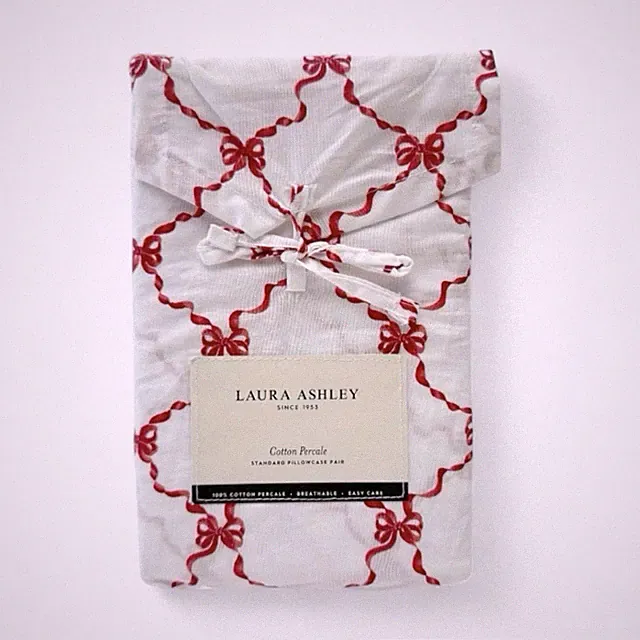Laura Ashley Red Ribbon Bows Print Set of 2 Cotton Standard Pillowcases NEW