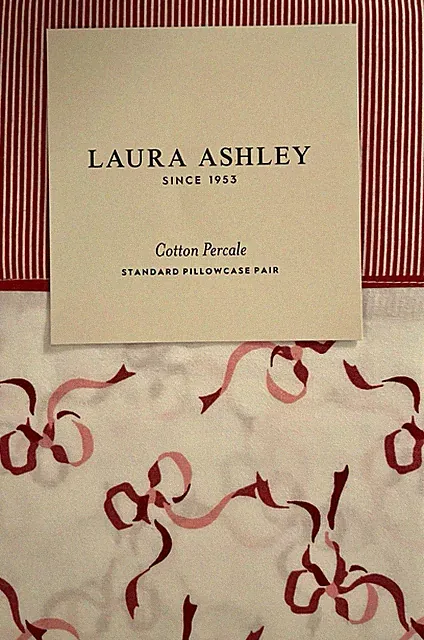 Laura Ashley Trailing Bows Red Set of 2 Cotton Percale Standard Pillowcases New
