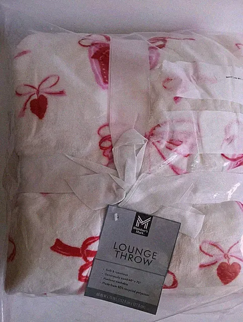 Member's Mark Oversized Lounge Throw Blanket, Bow Hearts