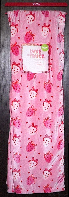 NEW Love Struck 60"x90" TWIN Luxe Plush Pink Blanket Heart Strawberry Bow Bows