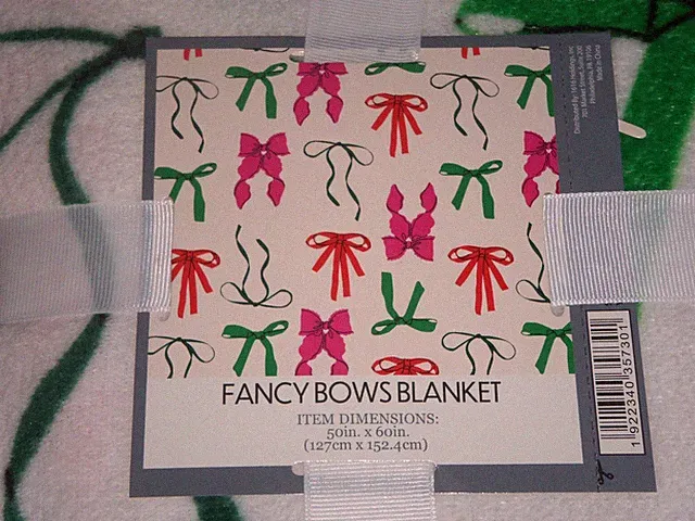 NEW, Plush FANCY BOWS Lightweight Throw Blanket 50" x 60"