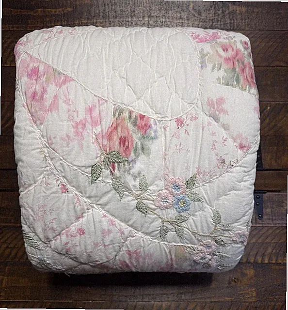 Pottery Barn LoveShackFancy Floral Bow Embroidered Patchwork Quilt, F/Q Pre Own
