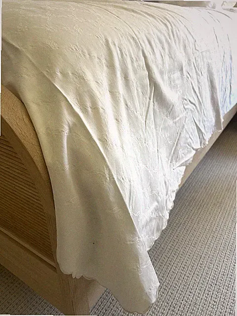 Quagliotto Coverlet Queen / Full BOWS Design Beige Natural Excellent